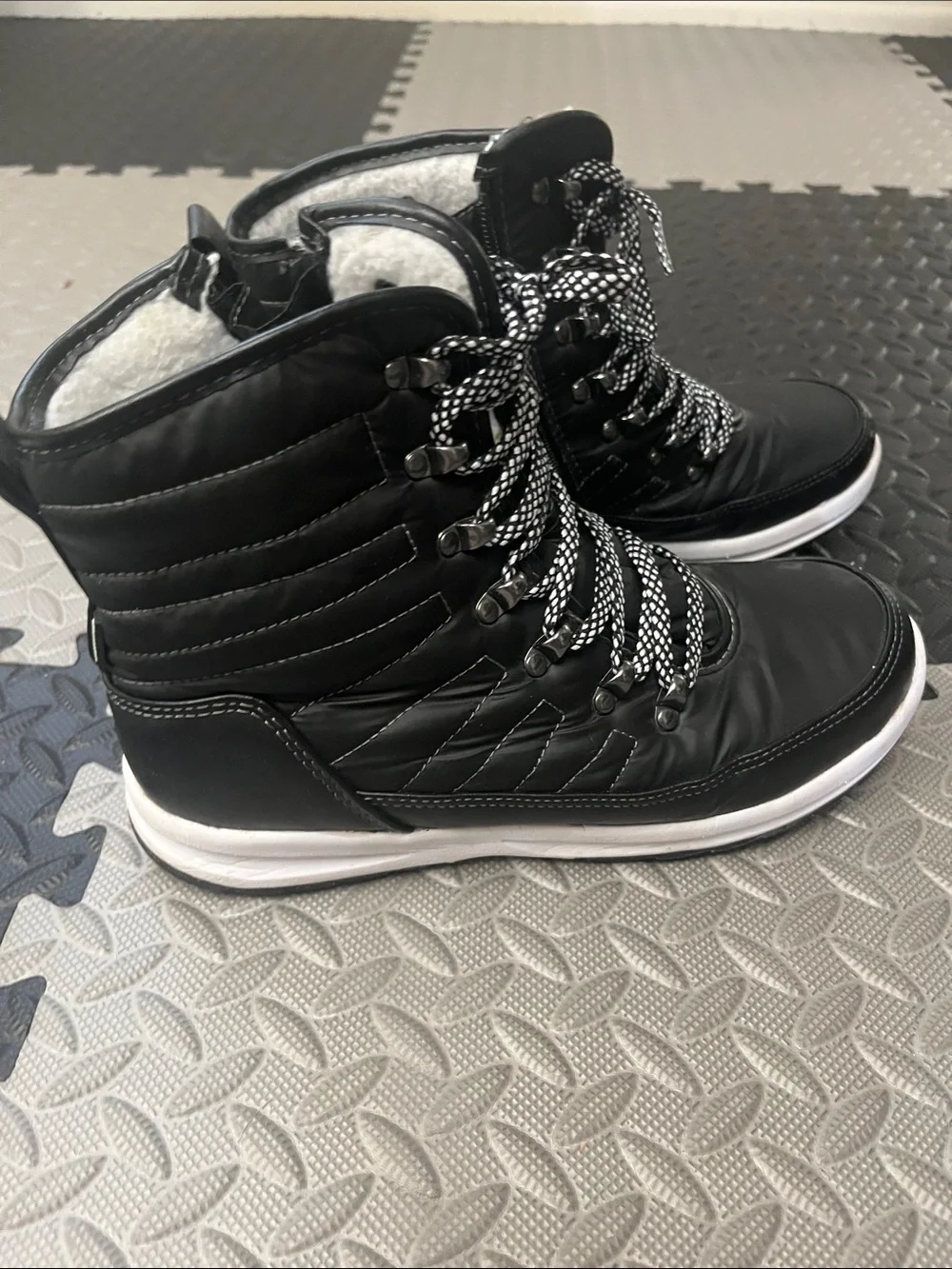 Khombu Black and White Lace-Up Winter Boots